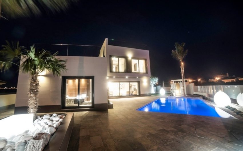 Herverkoop - Villa -
Orihuela Costa - La Zenia