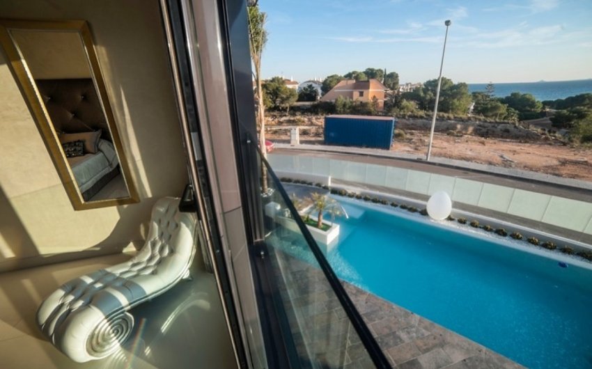 Herverkoop - Villa -
Orihuela Costa - La Zenia