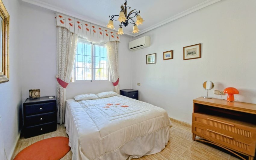 Herverkoop - Villa -
Orihuela Costa - Las Filipinas