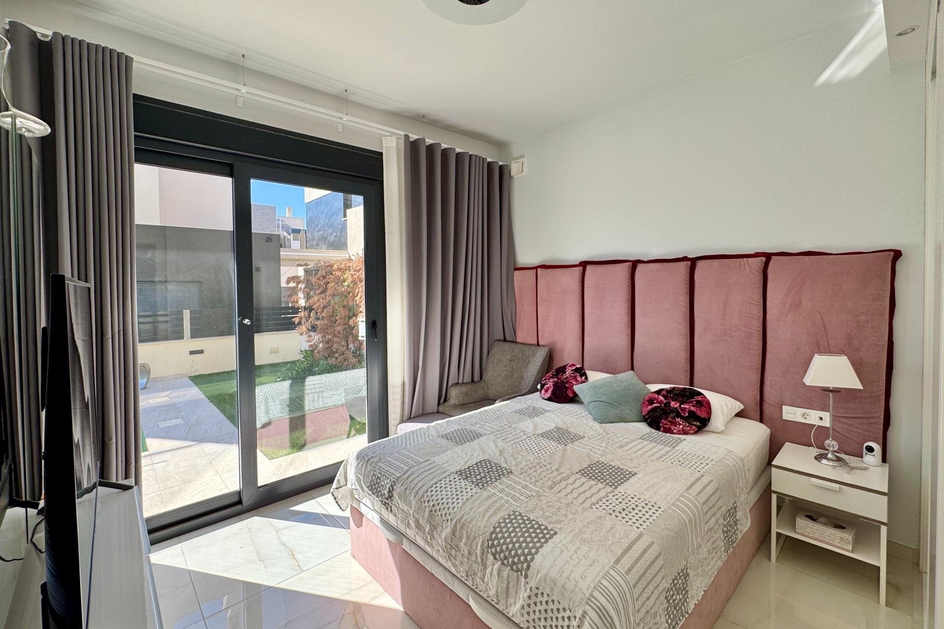 Herverkoop - Villa -
Orihuela Costa - Lomas de Cabo Roig