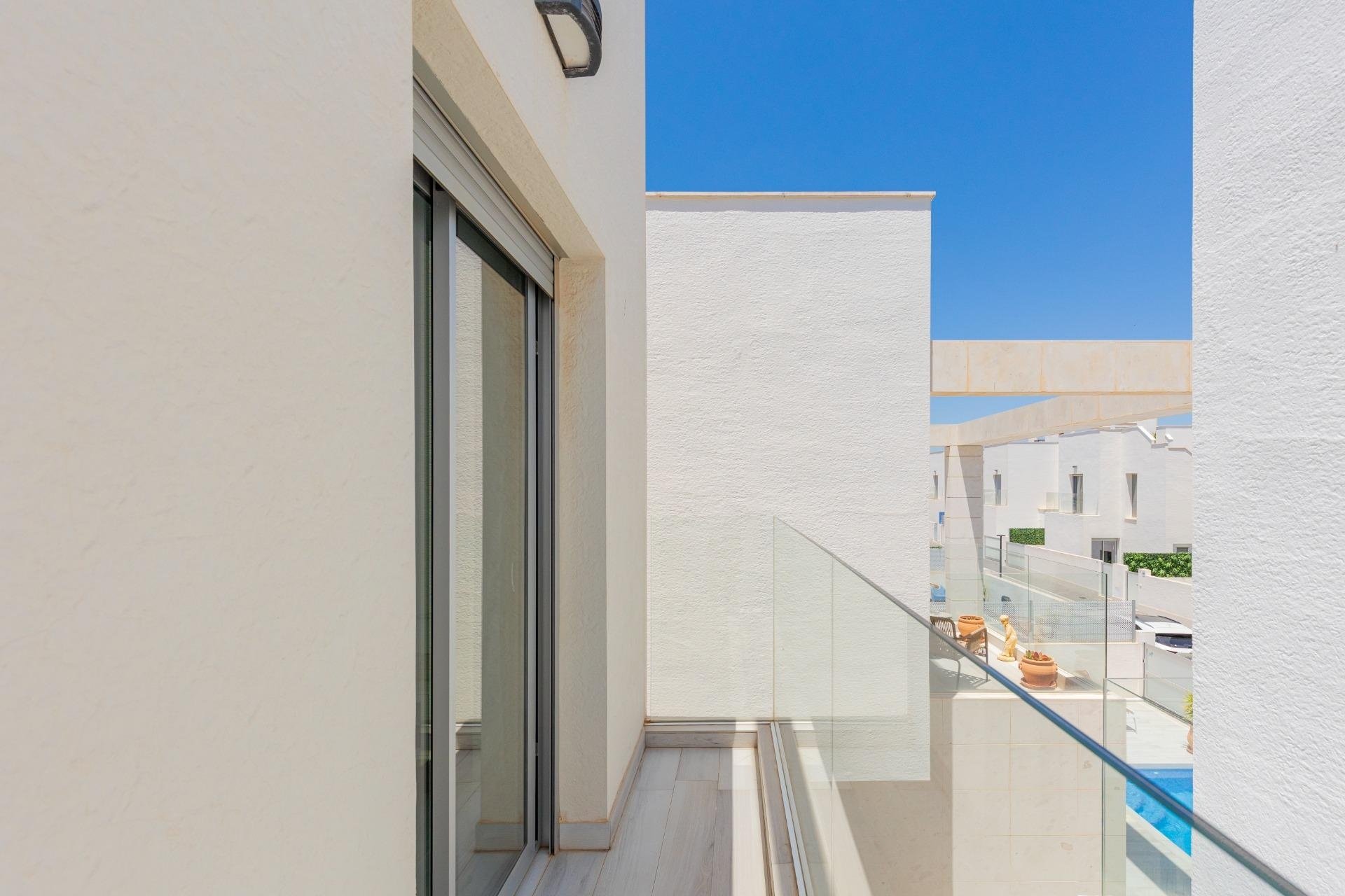 Herverkoop - Villa -
Orihuela Costa - Lomas de Cabo Roig