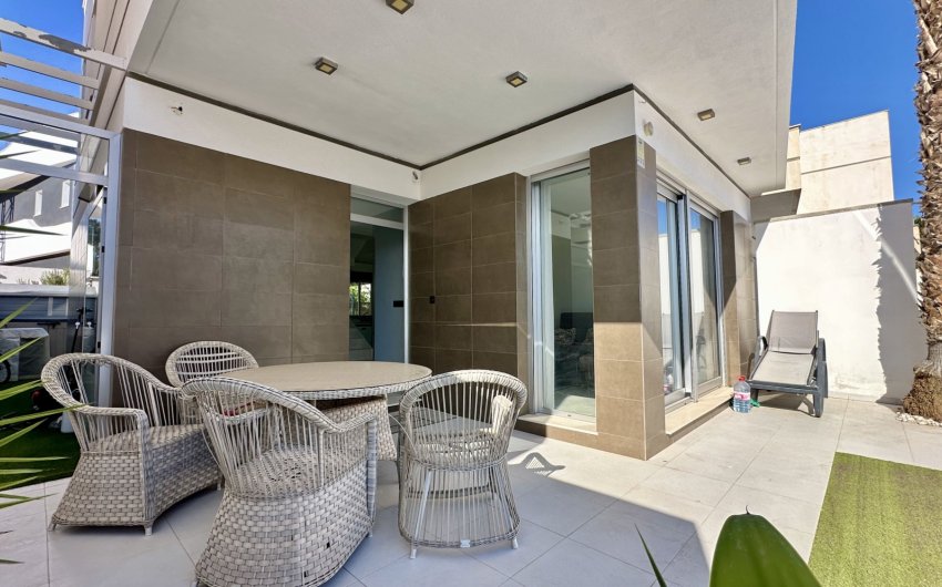 Herverkoop - Villa -
Orihuela Costa - Lomas De Cabo Roig