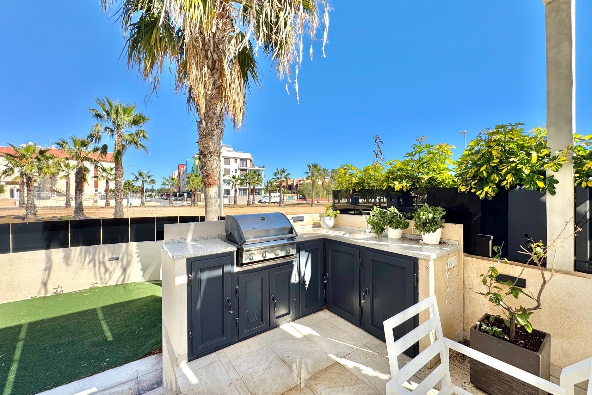 Herverkoop - Villa -
Orihuela Costa - Lomas de Cabo Roig