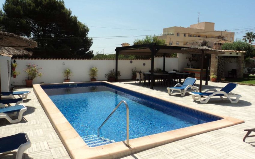 Herverkoop - Villa -
Orihuela Costa - Lomas De Cabo Roig