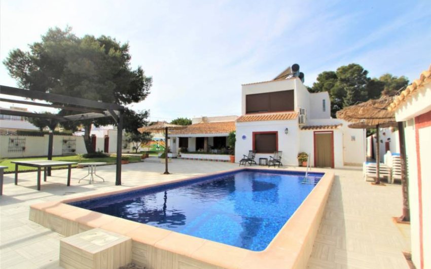 Herverkoop - Villa -
Orihuela Costa - Lomas De Cabo Roig