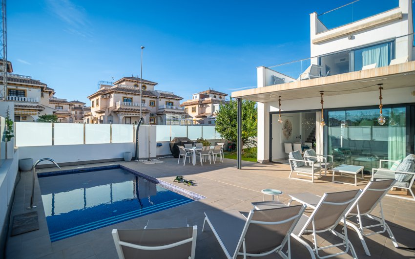 Herverkoop - Villa -
Orihuela Costa - Lomas De Cabo Roig