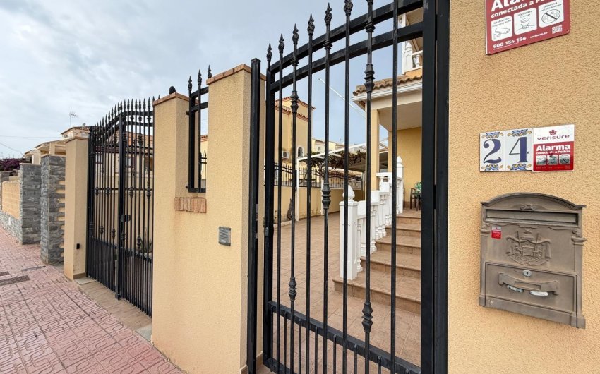 Herverkoop - Villa -
Orihuela Costa - Lomas De Don Juan