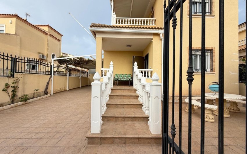 Herverkoop - Villa -
Orihuela Costa - Lomas De Don Juan