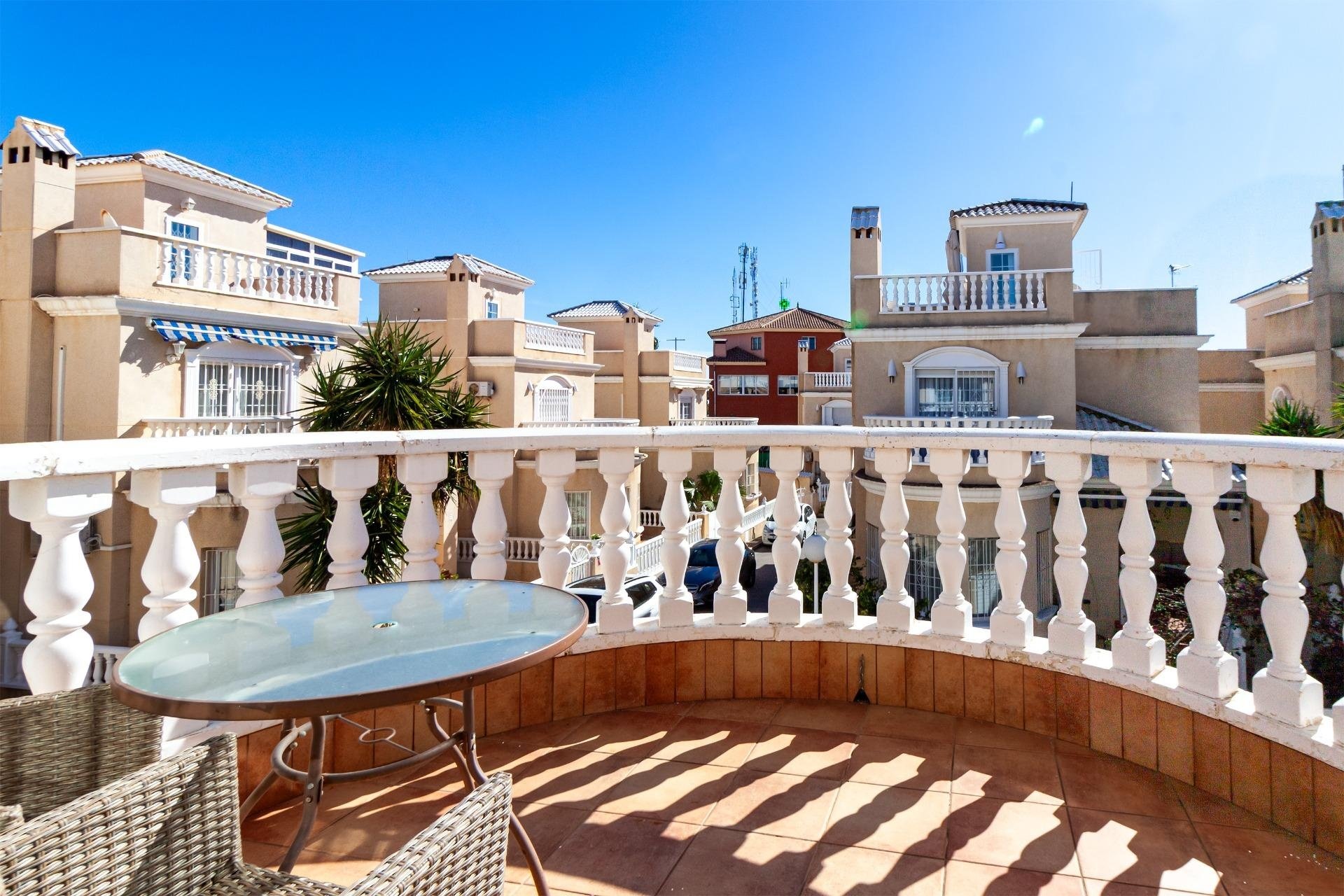 Herverkoop - Villa -
Orihuela Costa - Los Almendros-la Florida