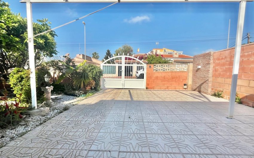 Herverkoop - Villa -
Orihuela Costa - Los Almendros-la Florida