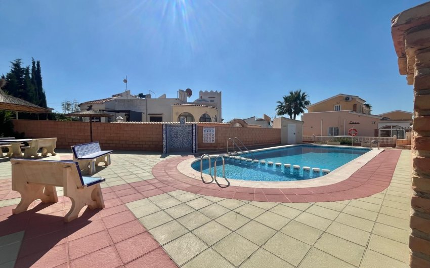 Herverkoop - Villa -
Orihuela Costa - Los Almendros-la Florida