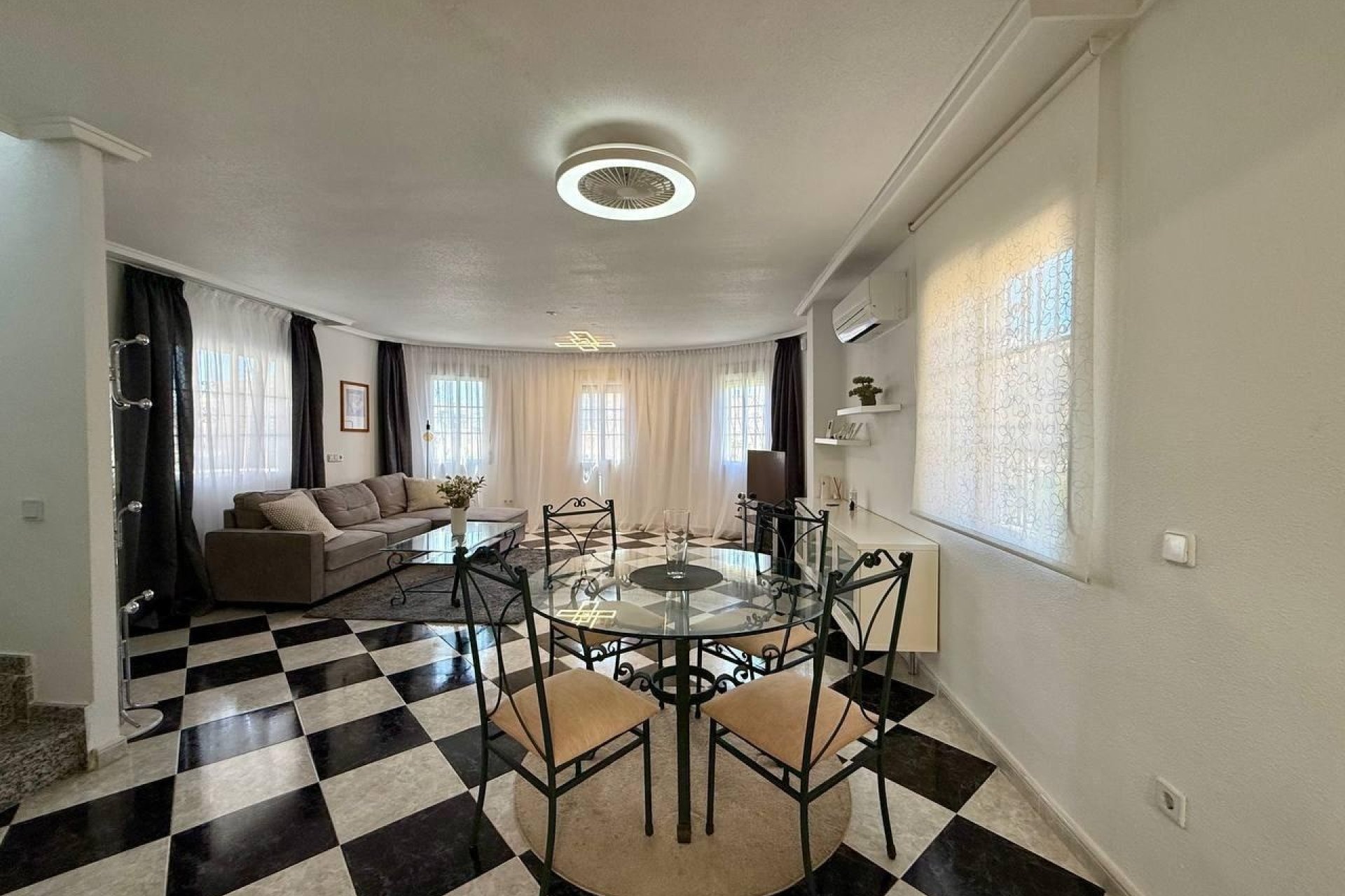 Herverkoop - Villa -
Orihuela Costa - Playa Flamenca