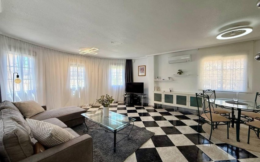Herverkoop - Villa -
Orihuela Costa - Playa Flamenca
