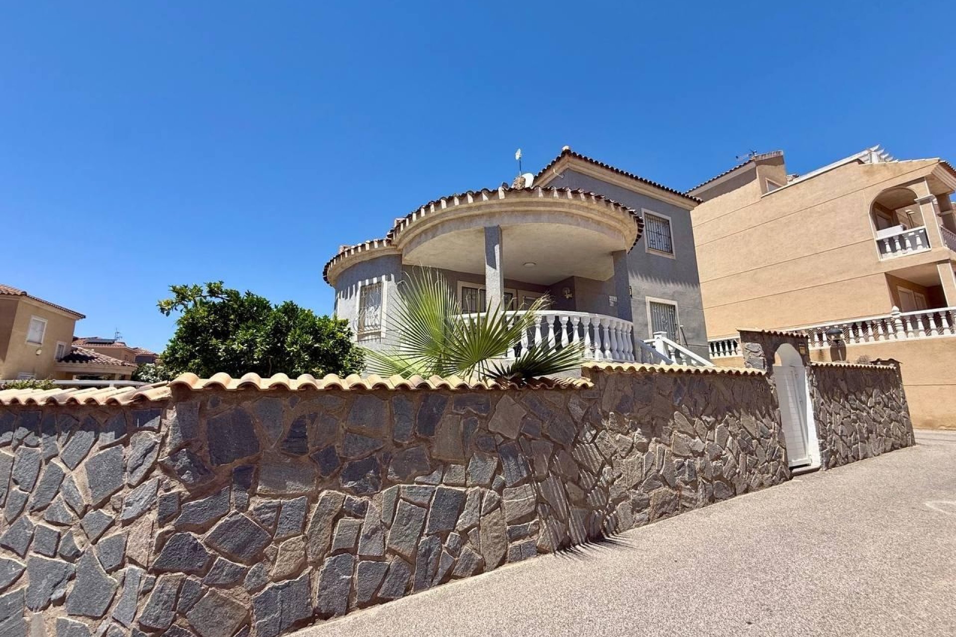 Herverkoop - Villa -
Orihuela Costa - Playa Flamenca