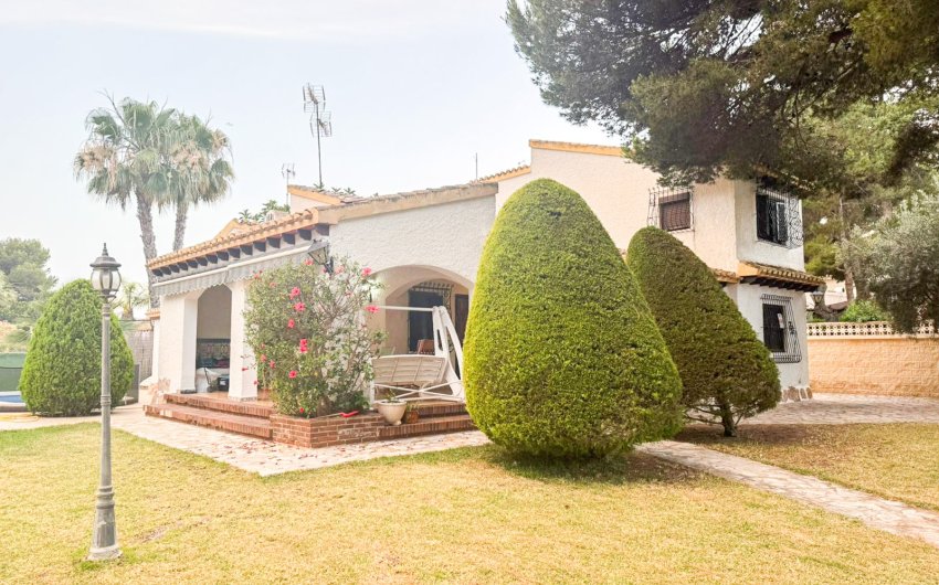 Herverkoop - Villa -
Orihuela Costa - Punta Prima