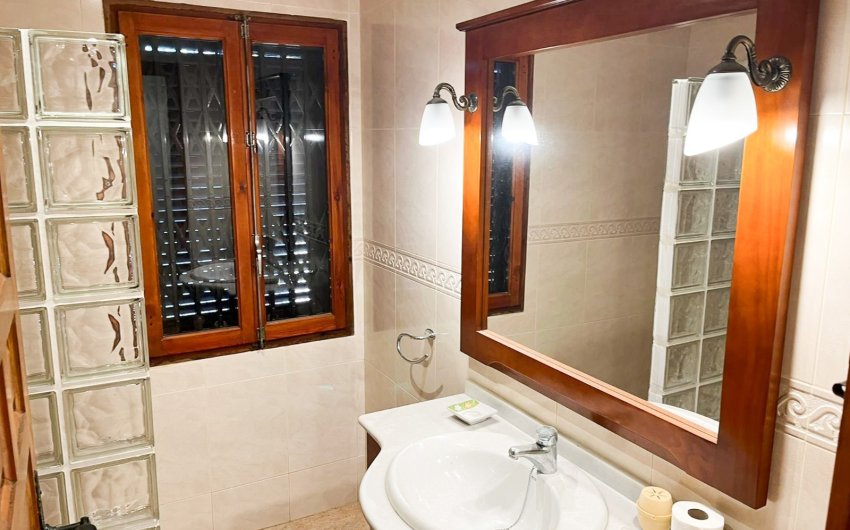 Herverkoop - Villa -
Orihuela Costa - Punta Prima