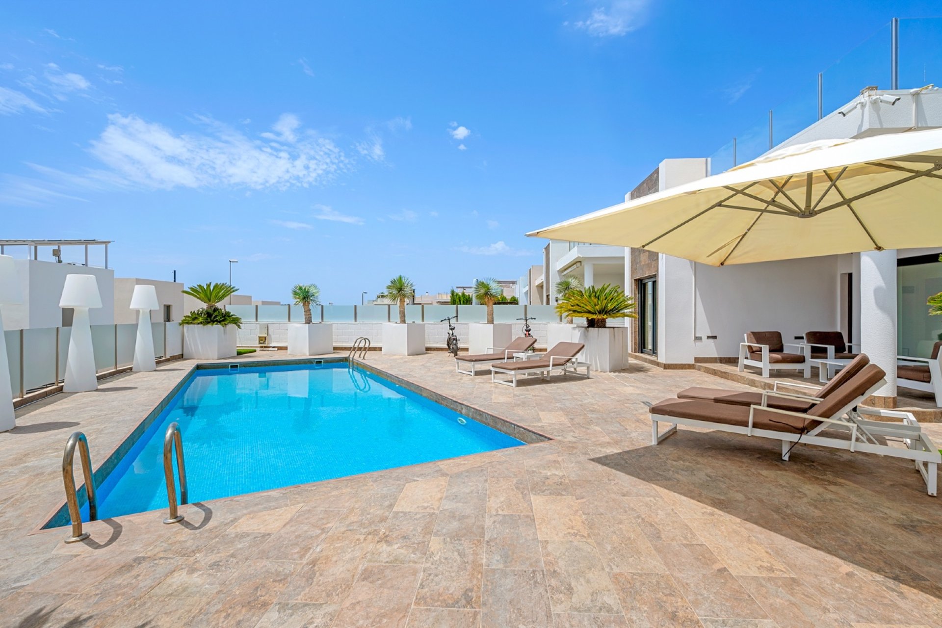 Herverkoop - Villa -
Orihuela Costa - Villamartín