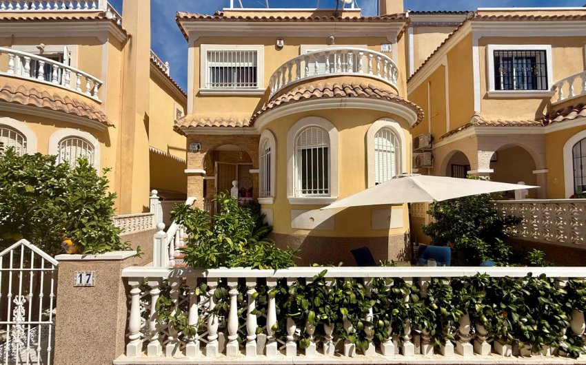 Herverkoop - Villa -
Orihuela Costa - Villamartín