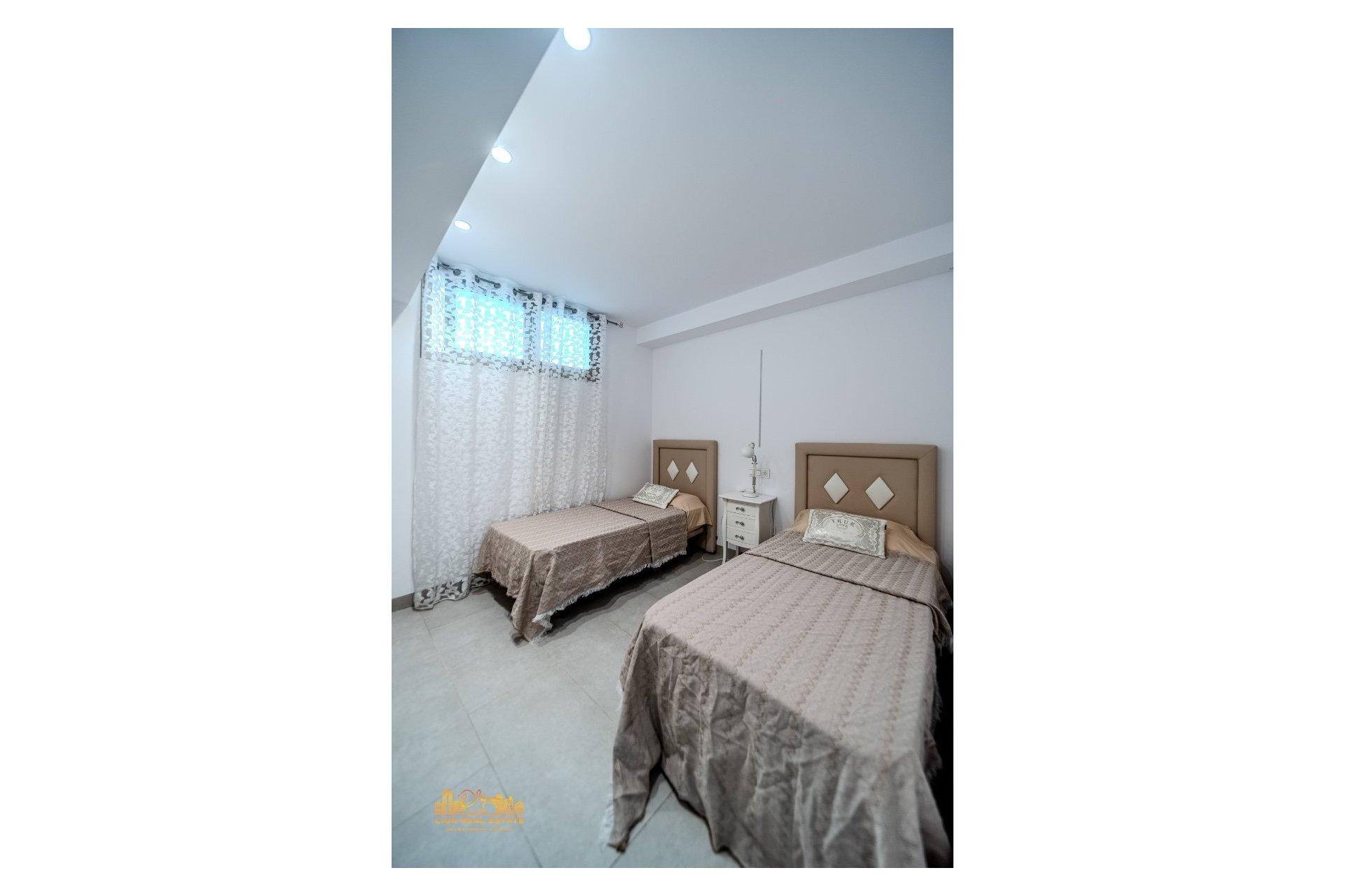 Herverkoop - Villa -
Orihuela Costa - Villamartín