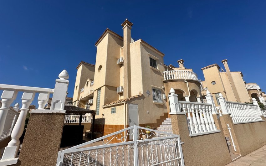 Herverkoop - Villa -
Orihuela Costa - Villamartín