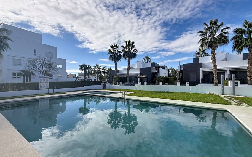 Herverkoop - Villa -
Orihuela Costa - Villamartín