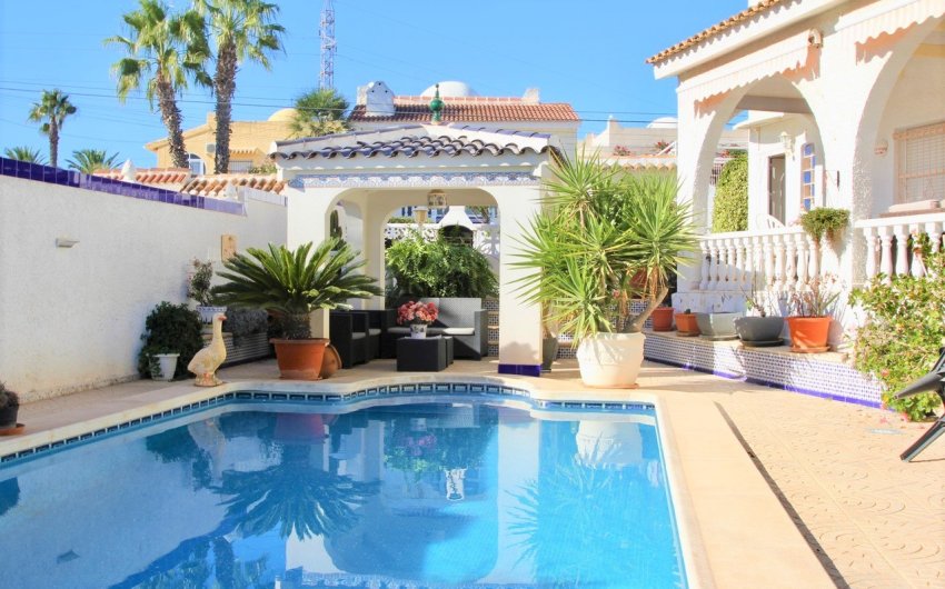 Herverkoop - Villa -
Orihuela Costa - Villamartín