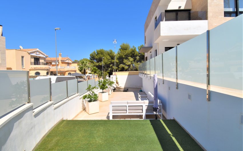 Herverkoop - Villa -
Orihuela Costa - Villamartín