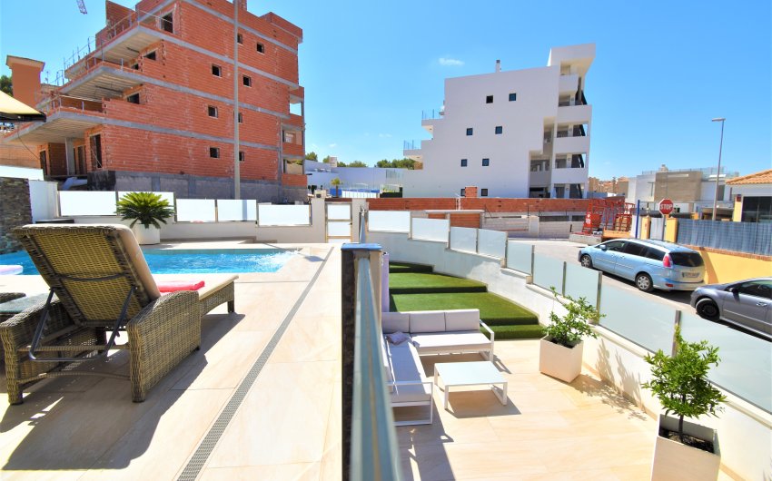 Herverkoop - Villa -
Orihuela Costa - Villamartín