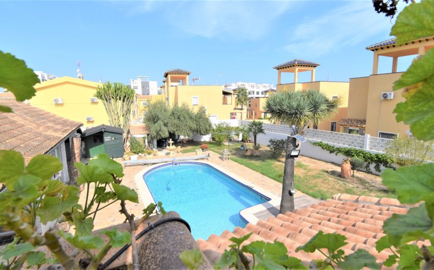 Herverkoop - Villa -
Orihuela Costa - Villamartin