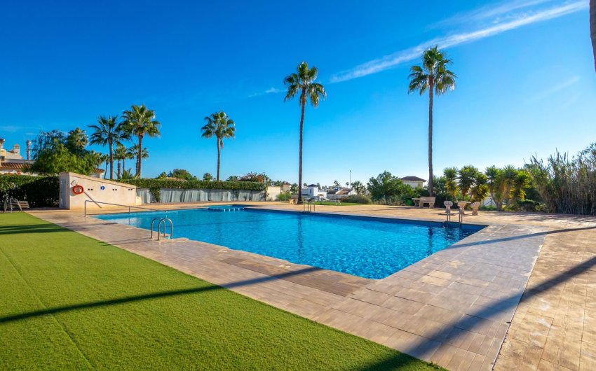 Herverkoop - Villa -
Orihuela Costa - Villamartín