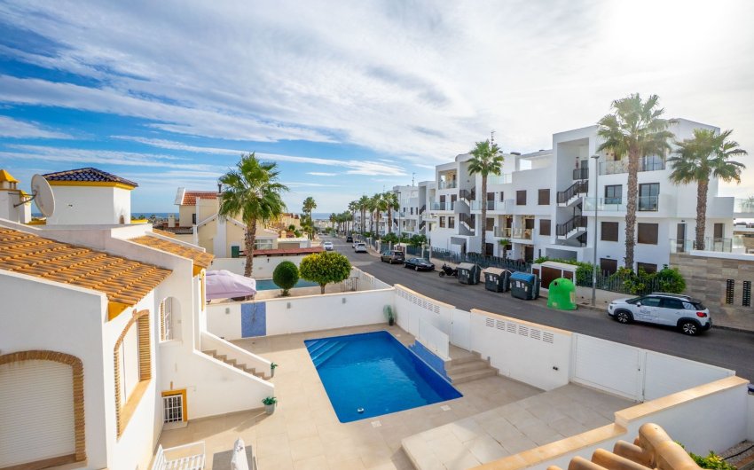 Herverkoop - Villa -
Orihuela Costa - Villamartín