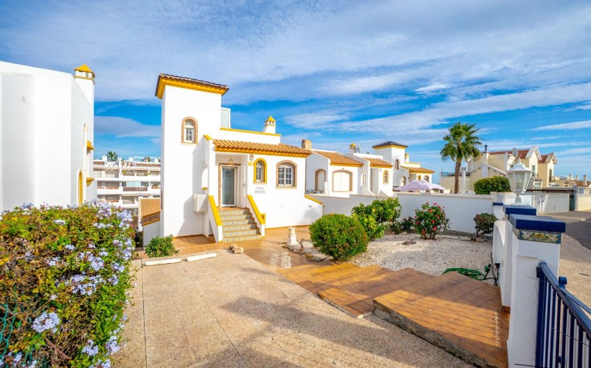 Herverkoop - Villa -
Orihuela Costa - Villamartín
