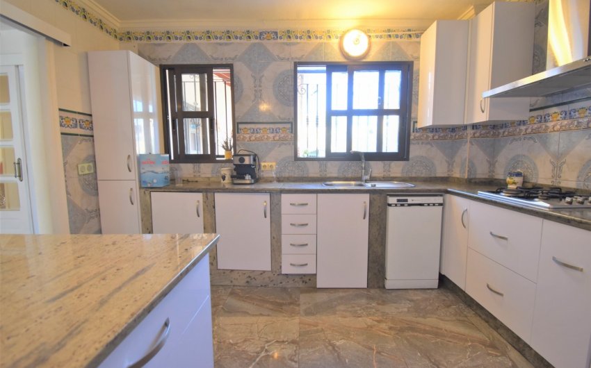 Herverkoop - Villa -
Orihuela Costa - Villamartín