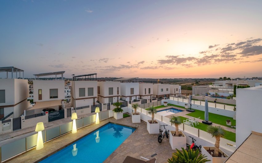 Herverkoop - Villa -
Orihuela Costa - Villamartín