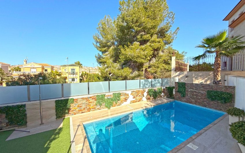 Herverkoop - Villa -
Orihuela Costa - Villamartín