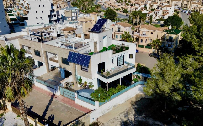 Herverkoop - Villa -
Orihuela Costa - Villamartín