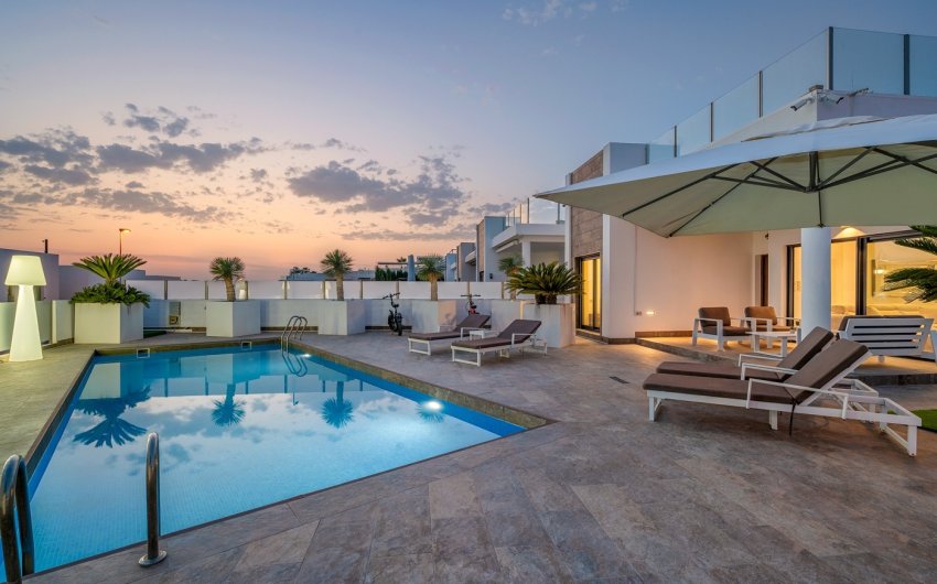 Herverkoop - Villa -
Orihuela Costa - Villamartín