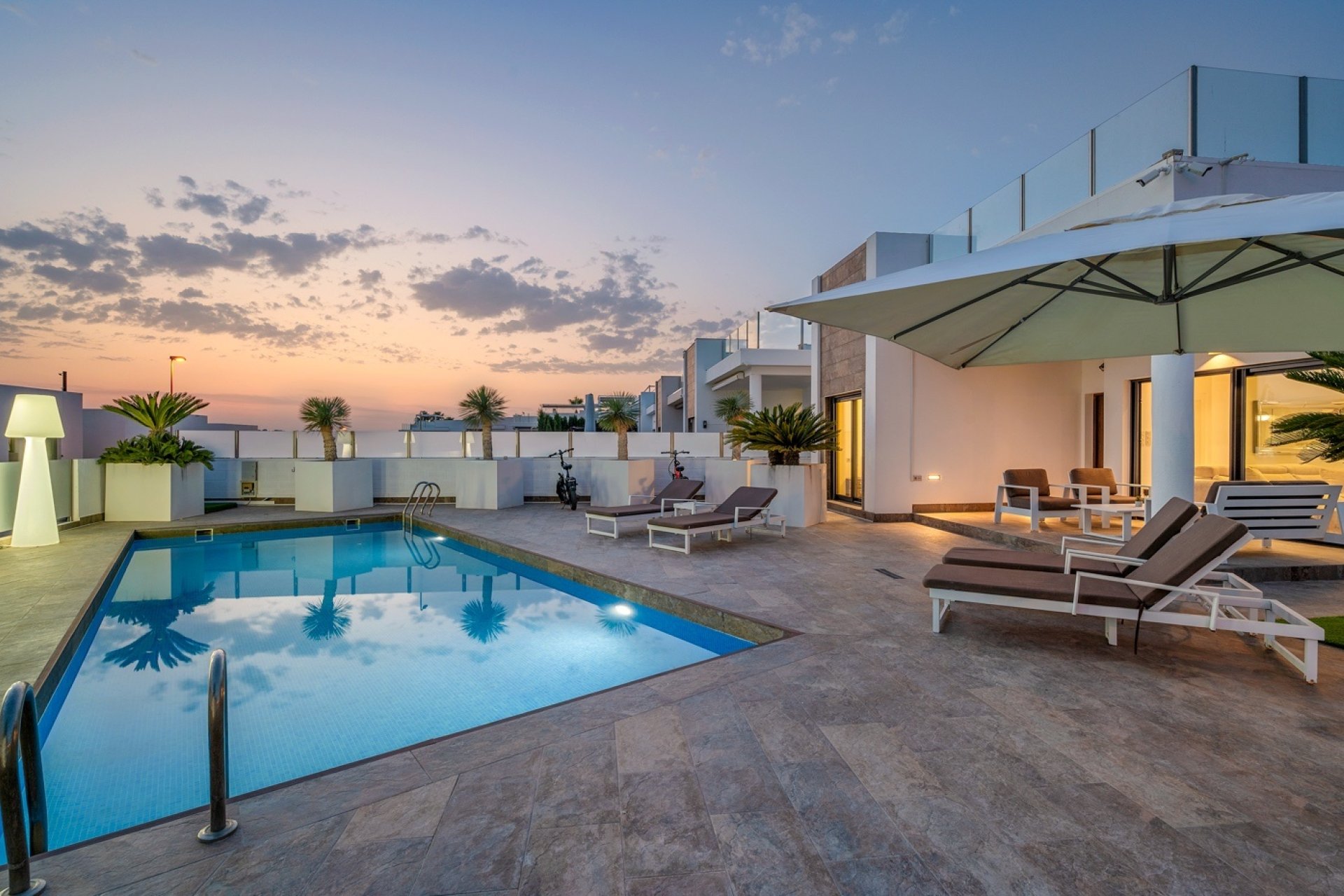 Herverkoop - Villa -
Orihuela Costa - Villamartín