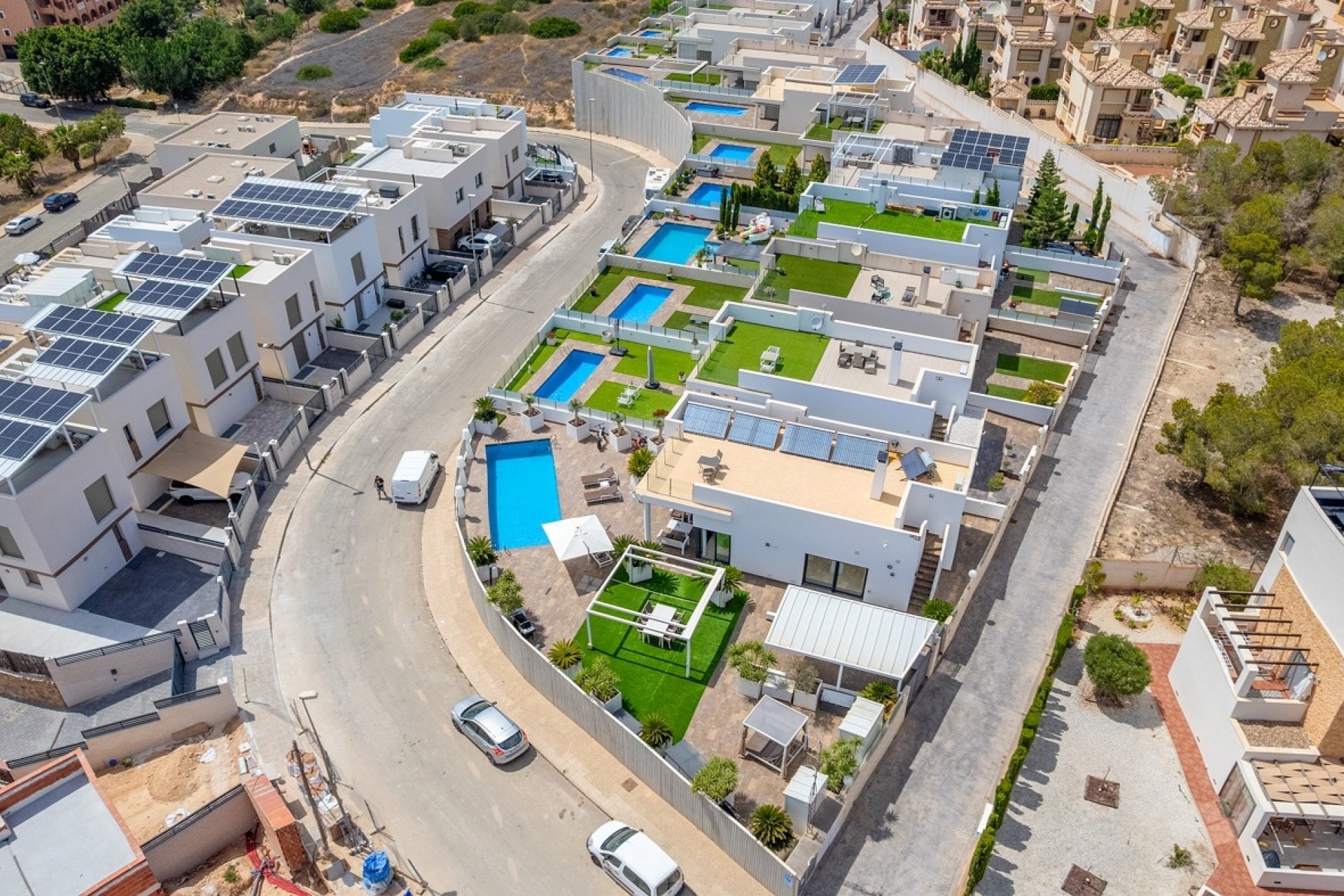 Herverkoop - Villa -
Orihuela Costa - Villamartín