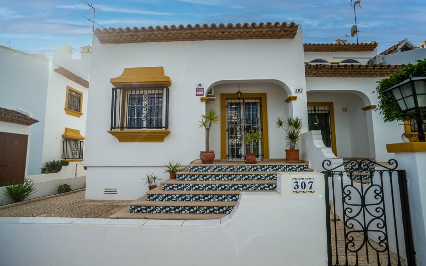 Herverkoop - Villa -
Orihuela Costa - Villamartín