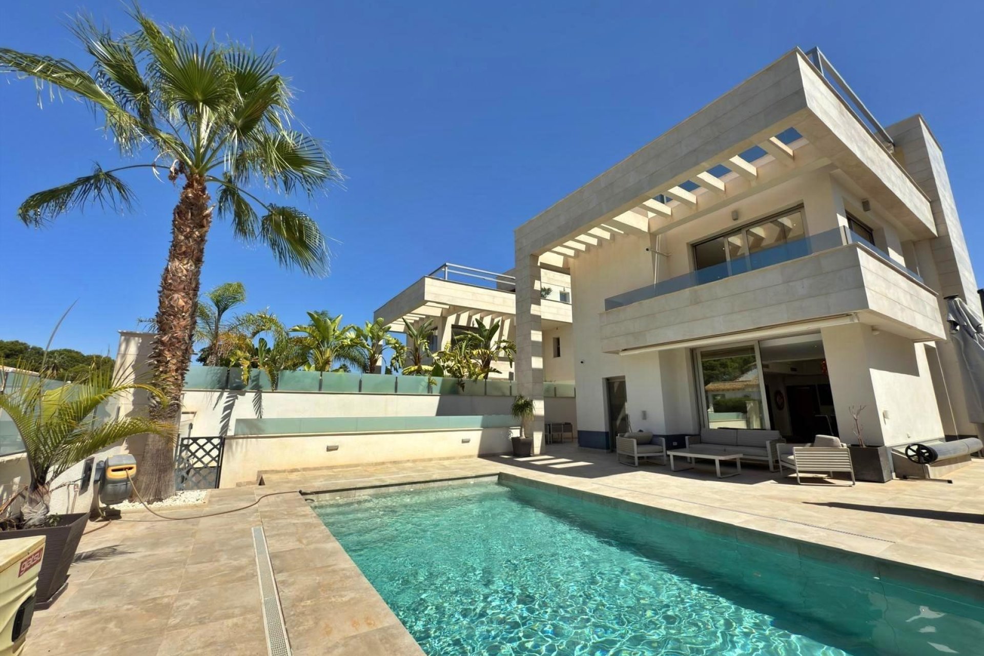 Herverkoop - Villa -
Orihuela Costa - Villamartín