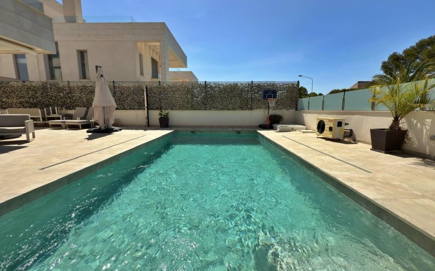 Herverkoop - Villa -
Orihuela Costa - Villamartín