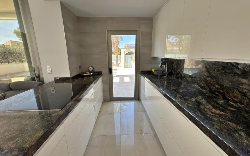 Herverkoop - Villa -
Orihuela Costa - Villamartín