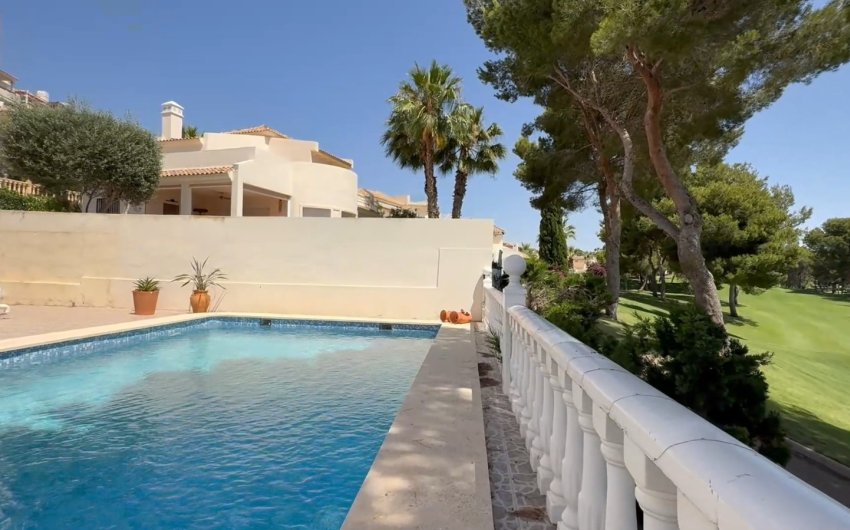 Herverkoop - Villa -
Orihuela - Inland