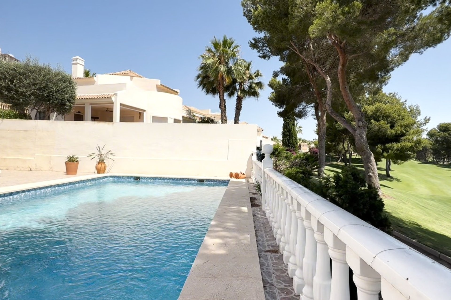 Herverkoop - Villa -
Orihuela - Inland