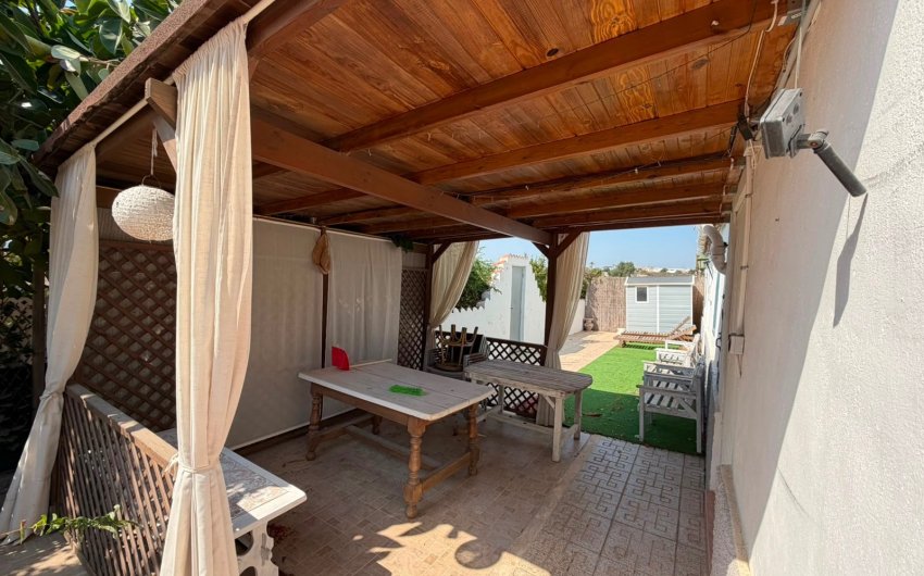 Herverkoop - Villa -
Orihuela - Inland