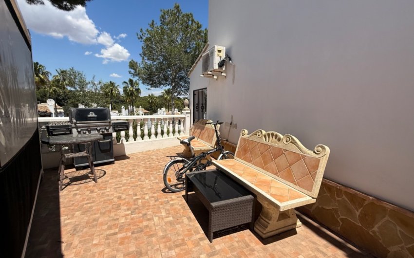 Herverkoop - Villa -
Orihuela - Inland