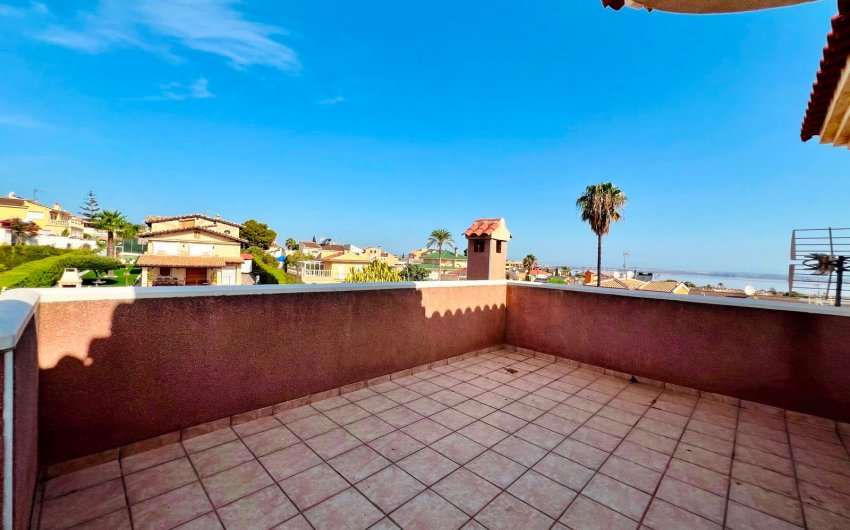 Herverkoop - Villa -
Orihuela - Inland