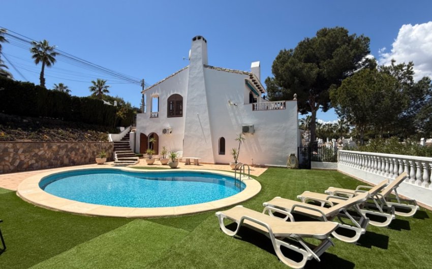 Herverkoop - Villa -
Orihuela - Inland