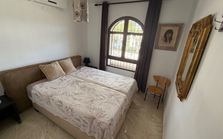 Herverkoop - Villa -
Orihuela - Inland